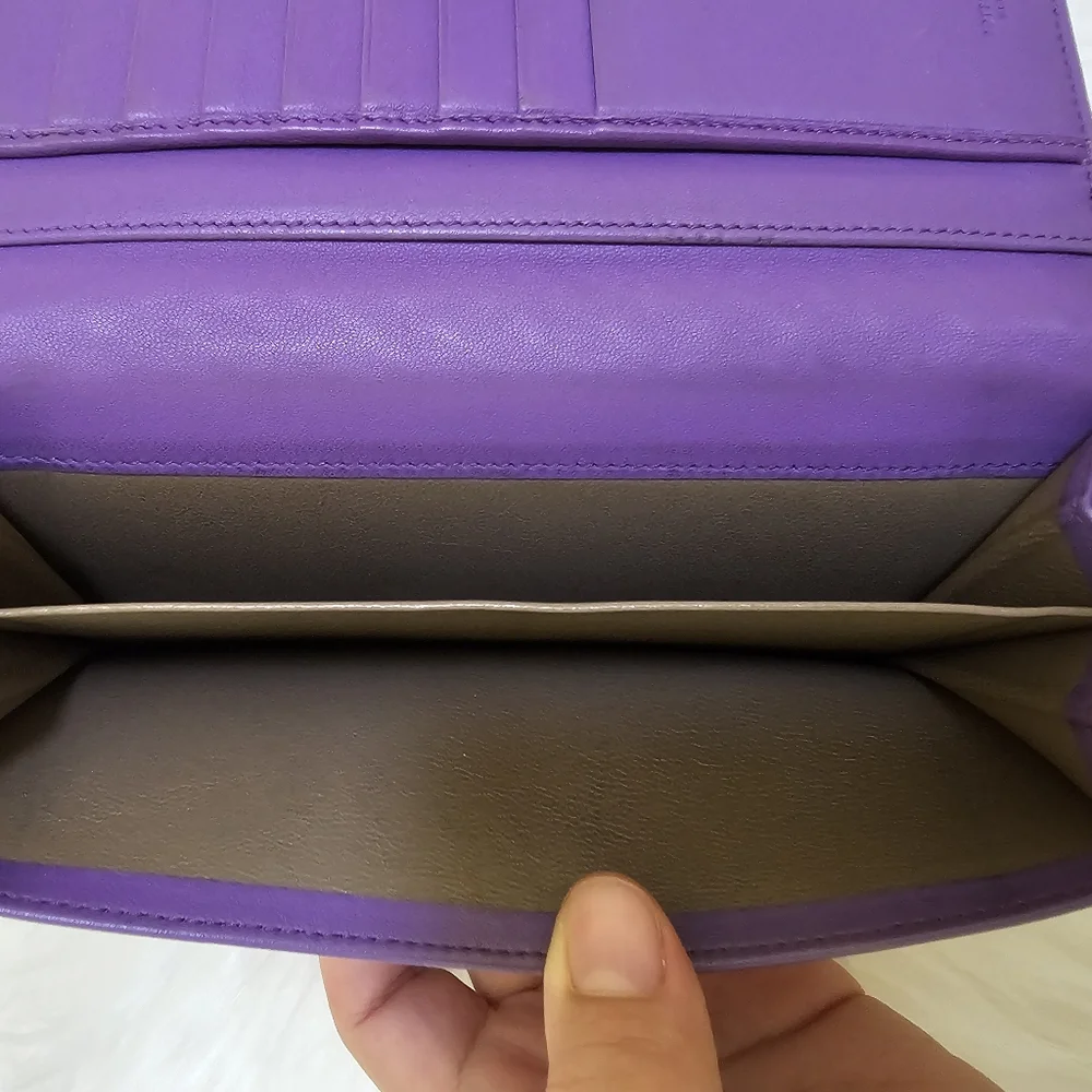 💕🎶🎉HOST PICK🎉🎶💕Authentic Bottega Veneta Intrecciato long wallet - Picture 6 of 17
